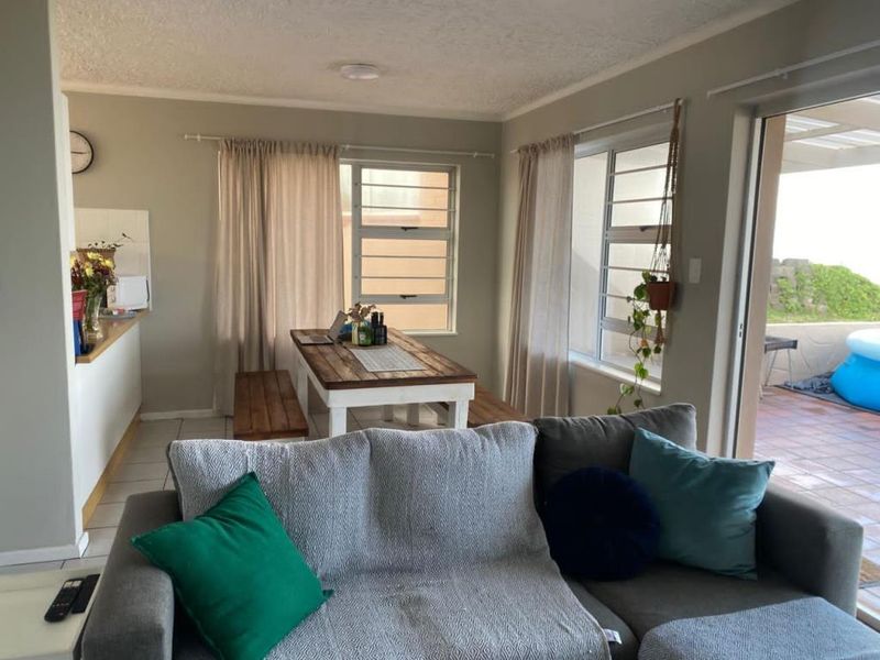 Coastal Comfort & Spectacular Sea Views in Aloe Place, Gonubie - Photo 4
