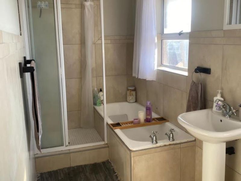 Coastal Comfort & Spectacular Sea Views in Aloe Place, Gonubie - Photo 8