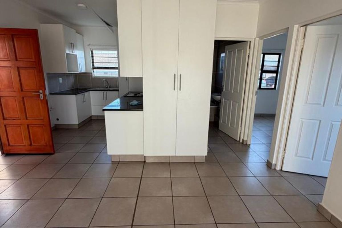 Beautiful 2 Bedroom Townhouse For Rent in Gonubie - Photo 5
