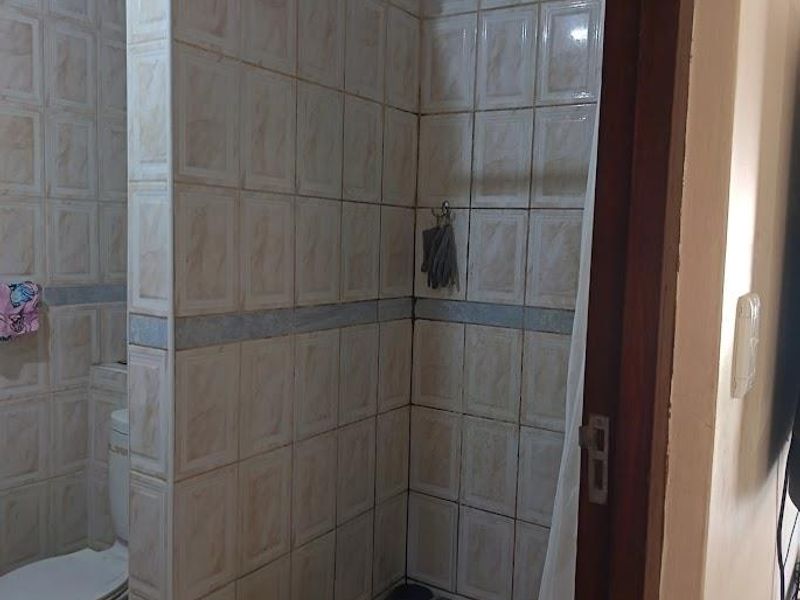 Charming 2-Bedroom Upstairs Flat in a Secure Complex - Photo 10
