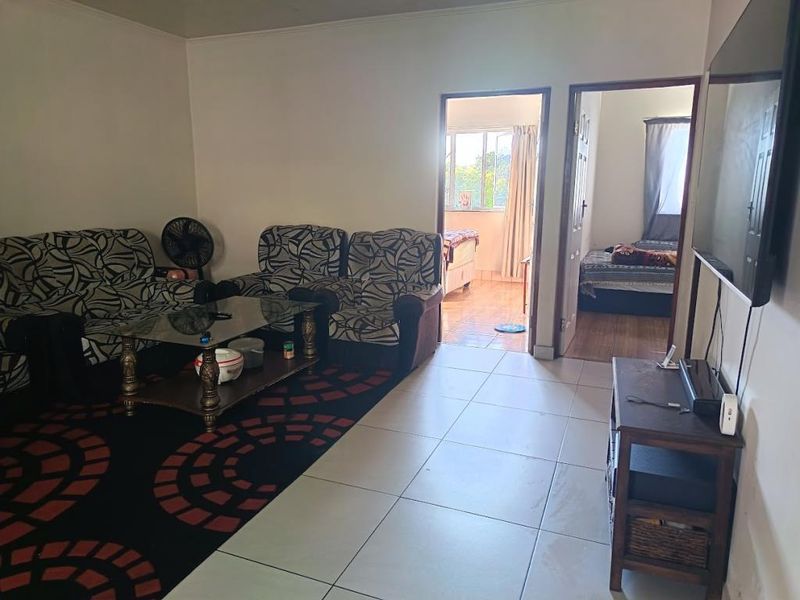 Charming 2-Bedroom Upstairs Flat in a Secure Complex - Photo 6