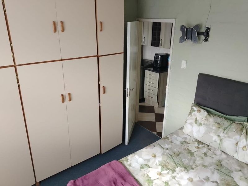 Secure & Sunny Two-Bedroom Apartment Available to Rent in Sohco Village, Amalinda - Photo 5