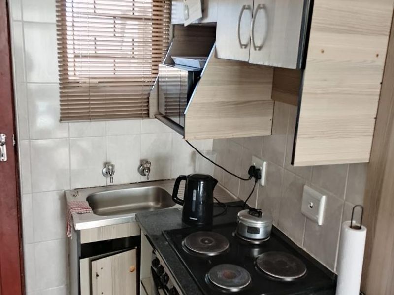 Secure & Sunny Two-Bedroom Apartment Available to Rent in Sohco Village, Amalinda - Photo 4