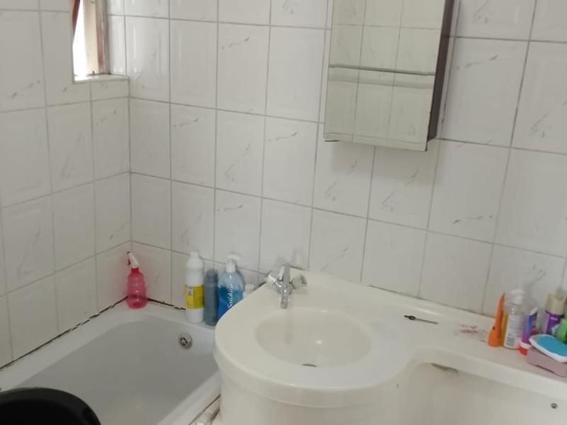 Secure & Sunny Two-Bedroom Apartment Available to Rent in Sohco Village, Amalinda - Photo 9