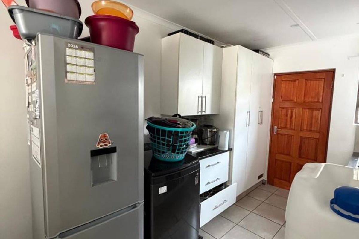 Beautiful 3 Bedroom Townhouse for Rent in Gonubie - Photo 5