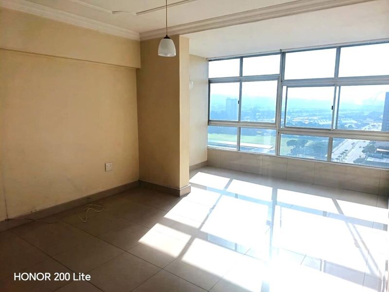 Stunning 15th Floor Apartment with Breathtaking views in North Beach - Photo 2