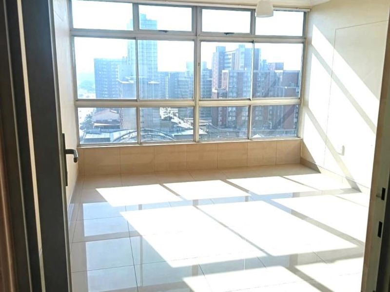 Stunning 15th Floor Apartment with Breathtaking views in North Beach - Photo 10