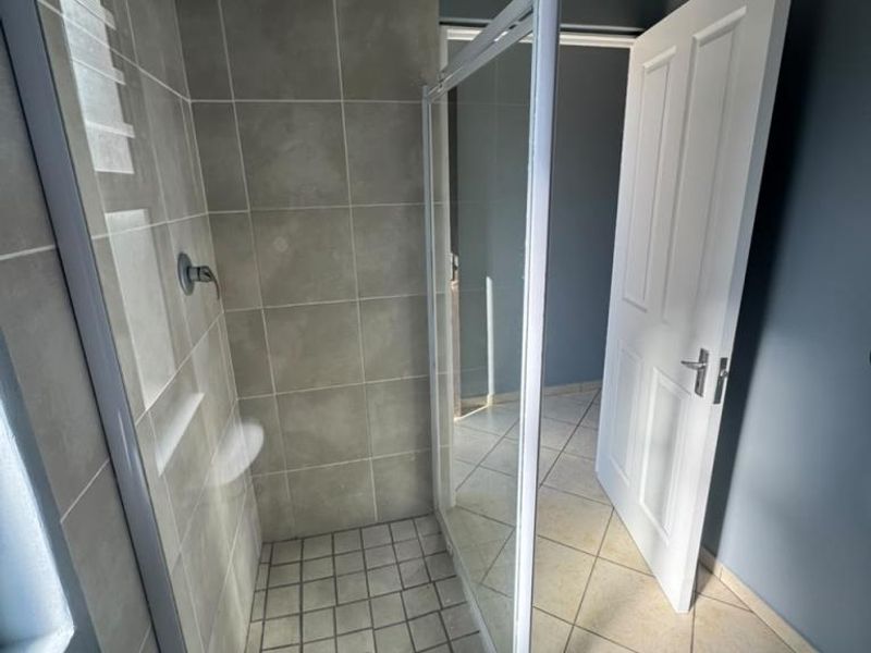 Two Bedroom Unit In Secure Complex, Quarry View 1 - Photo 10