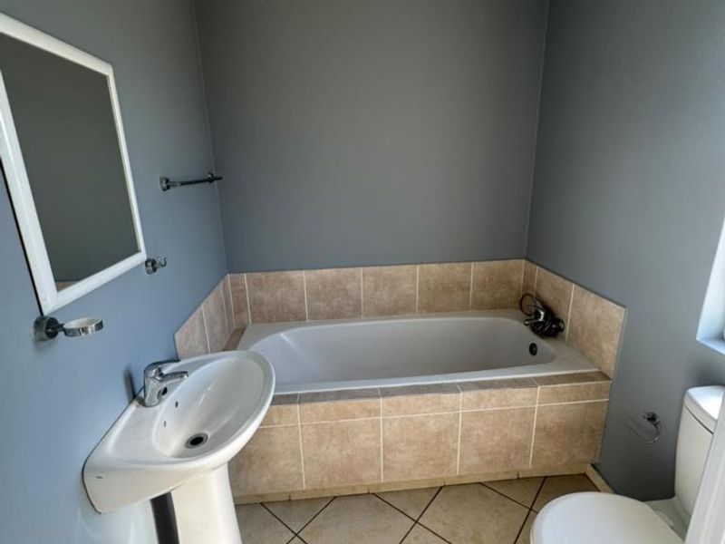 Two Bedroom Unit In Secure Complex, Quarry View 1 - Photo 9