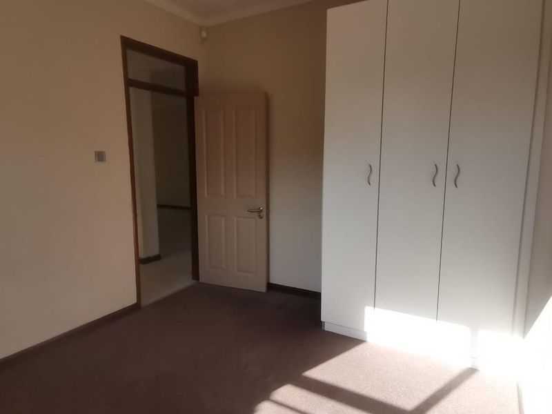 Ground Floor 3 Bedroom Townhouse For Rent | Furstenburg Terrace | Nahoon - Photo 10