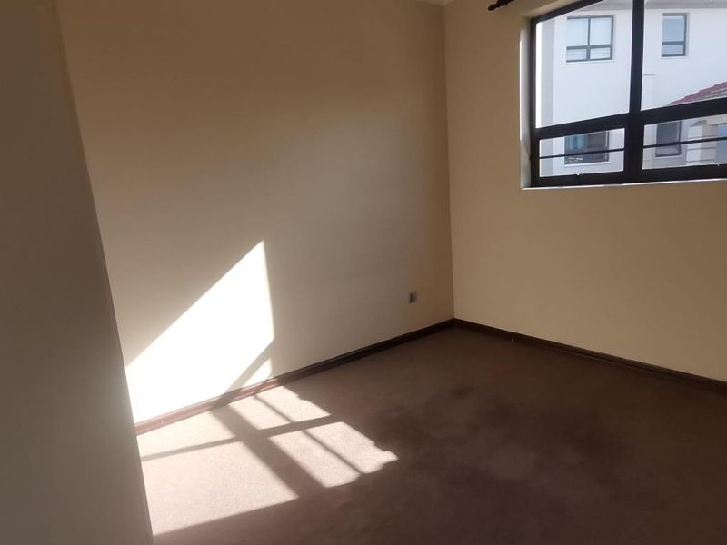 Ground Floor 3 Bedroom Townhouse For Rent | Furstenburg Terrace | Nahoon - Photo 9