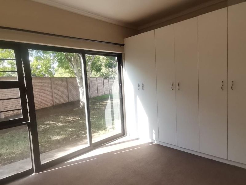 Ground Floor 3 Bedroom Townhouse For Rent | Furstenburg Terrace | Nahoon - Photo 8