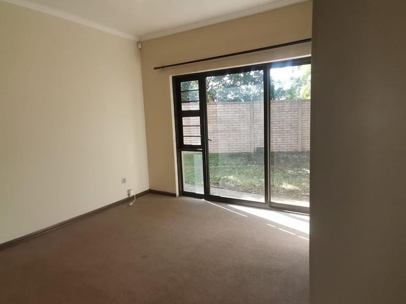 Ground Floor 3 Bedroom Townhouse For Rent | Furstenburg Terrace | Nahoon - Photo 7