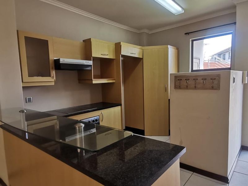 Ground Floor 3 Bedroom Townhouse For Rent | Furstenburg Terrace | Nahoon - Photo 6