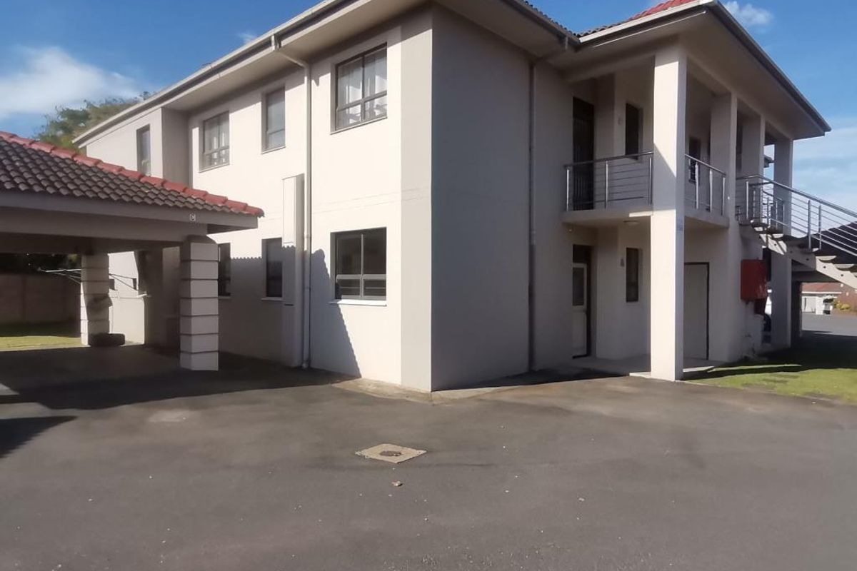 Ground Floor 3 Bedroom Townhouse For Rent | Furstenburg Terrace | Nahoon - Photo 2