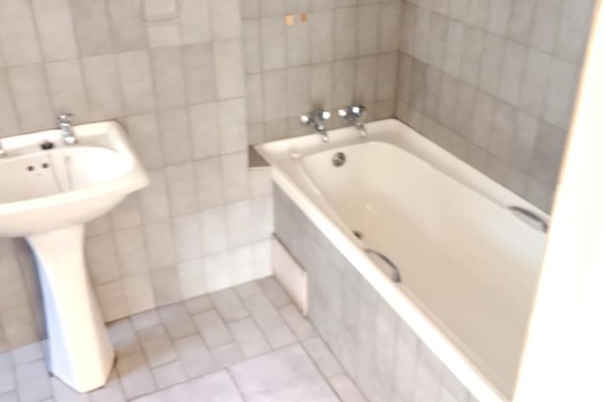 Spacious 2-Bedroom, 2 Bathrooms.  Duplex with private pool. - Photo 5