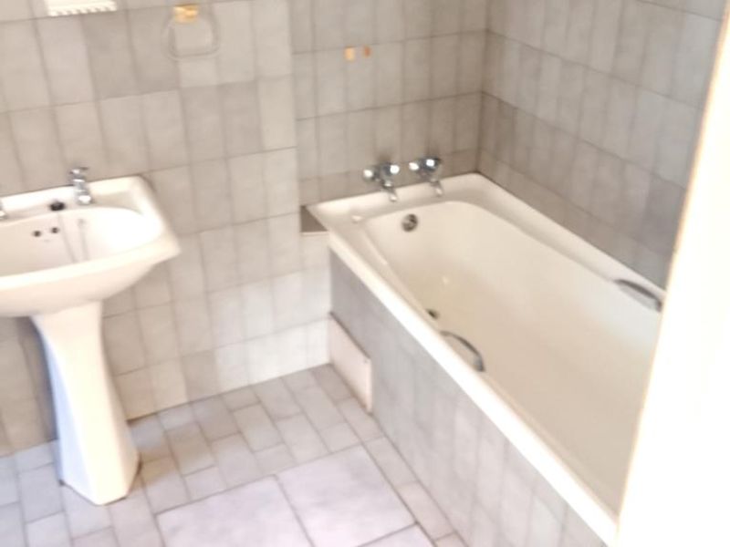 Spacious 2-Bedroom, 2 Bathrooms.  Duplex with private pool. - Photo 5