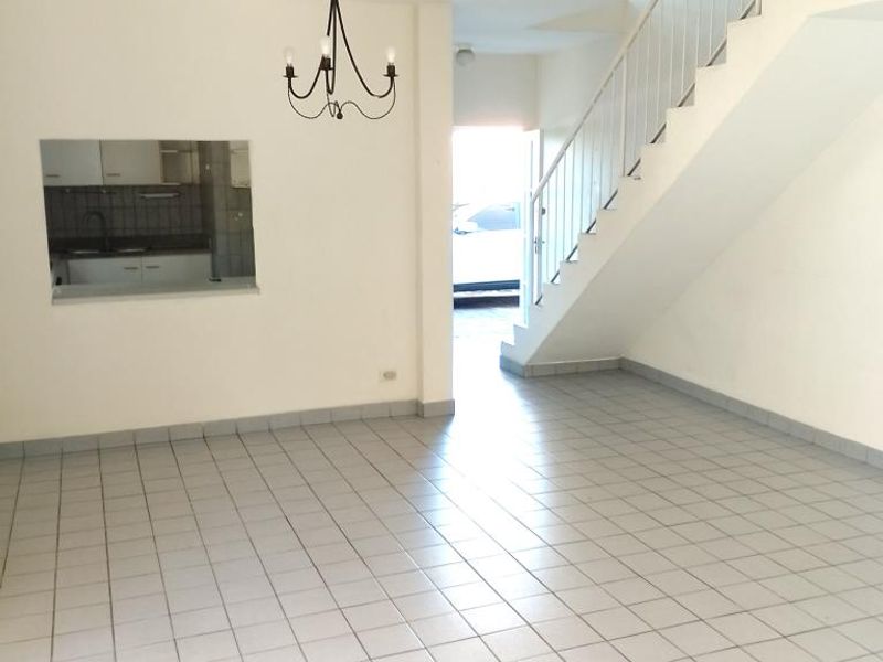 Spacious 2-Bedroom, 2 Bathrooms.  Duplex with private pool. - Photo 2