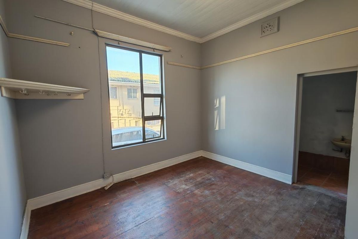 Freshly Painted Room to Rent in the Heart of Quigney! - Photo 3
