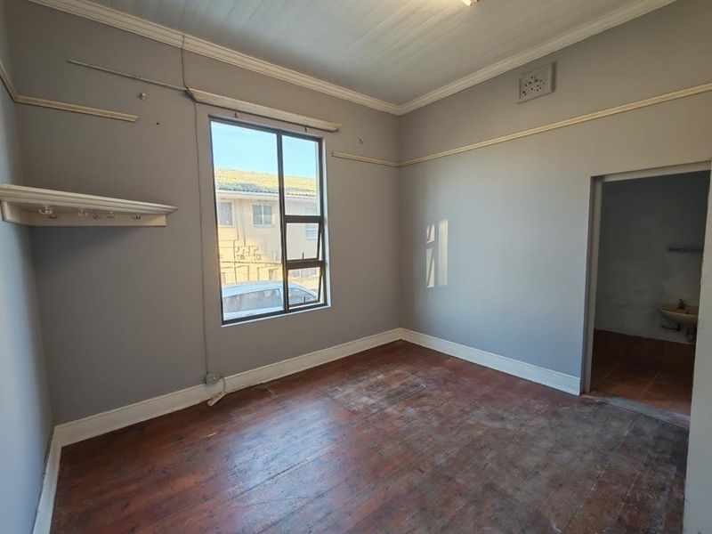 Freshly Painted Room to Rent in the Heart of Quigney! - Photo 3