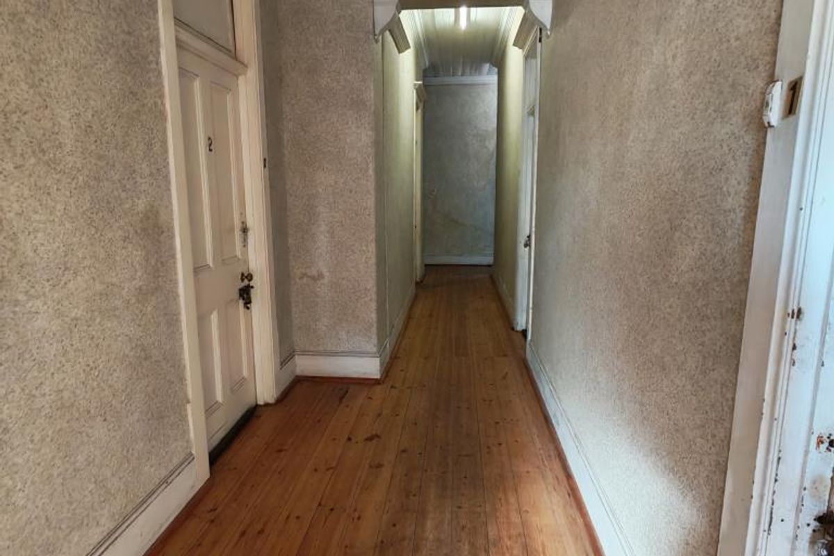 Freshly Painted Room to Rent in the Heart of Quigney! - Photo 2
