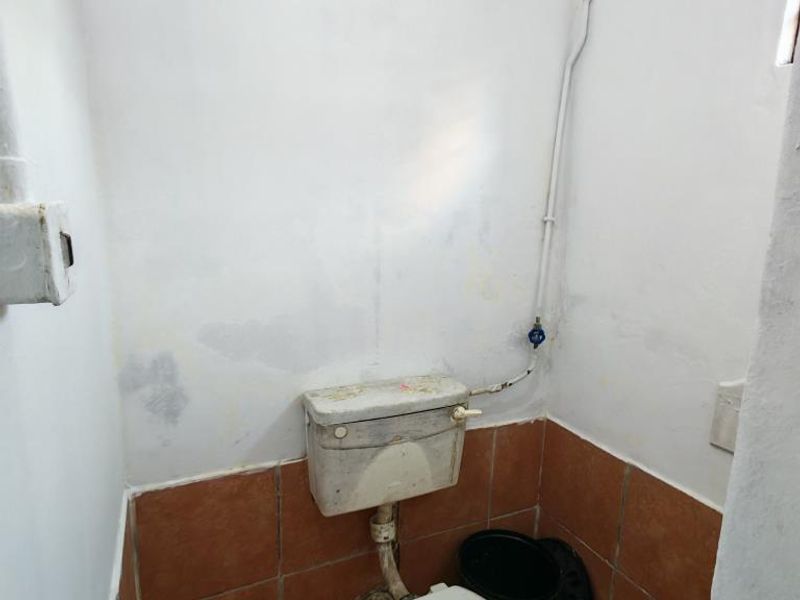 Freshly Painted Room to Rent in the Heart of Quigney! - Photo 7