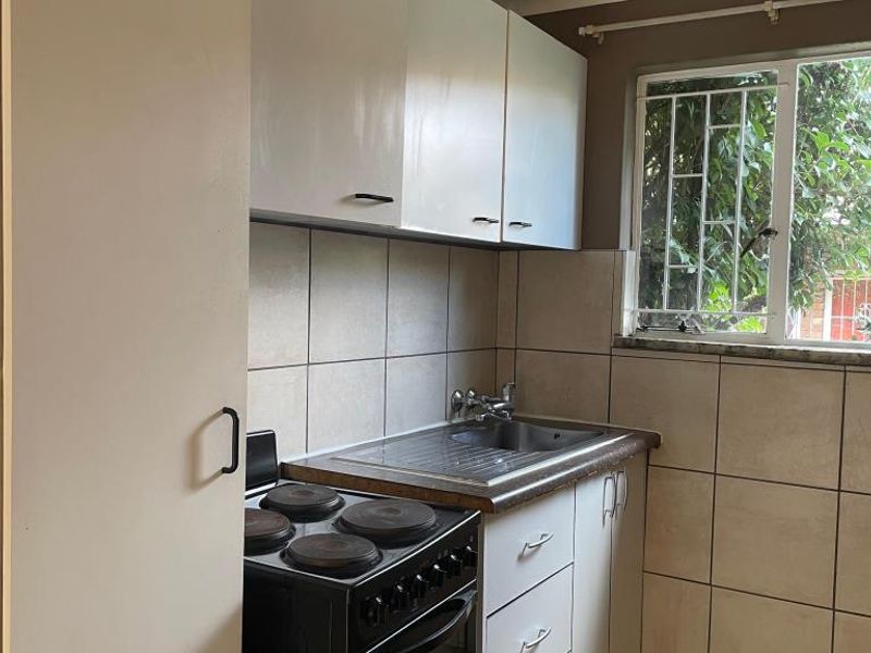 2, Weavers Jaguar Street Sunward Park - Photo 2