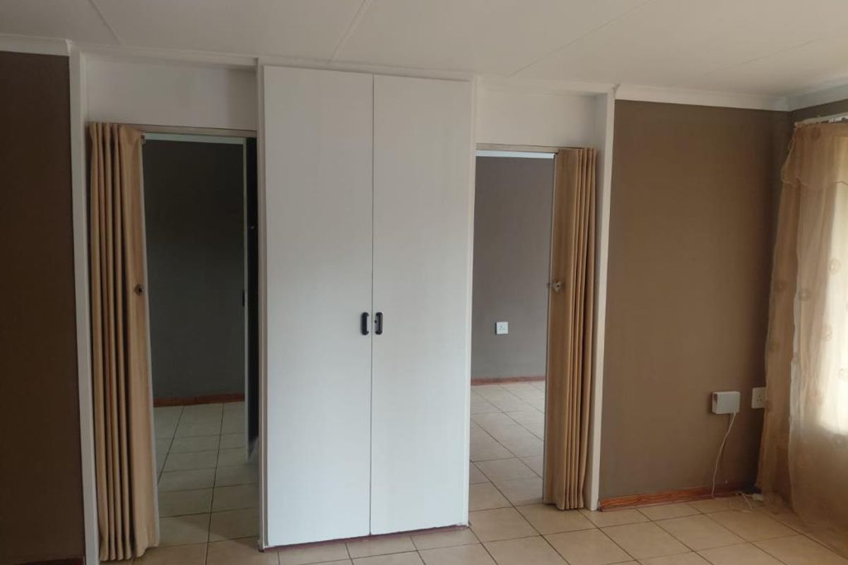 2, Weavers Jaguar Street Sunward Park - Photo 5