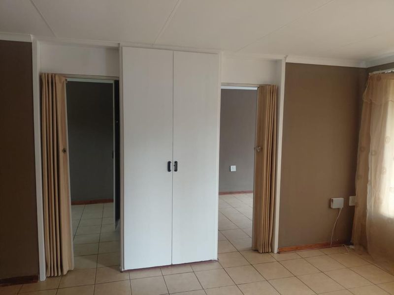 2, Weavers Jaguar Street Sunward Park - Photo 5