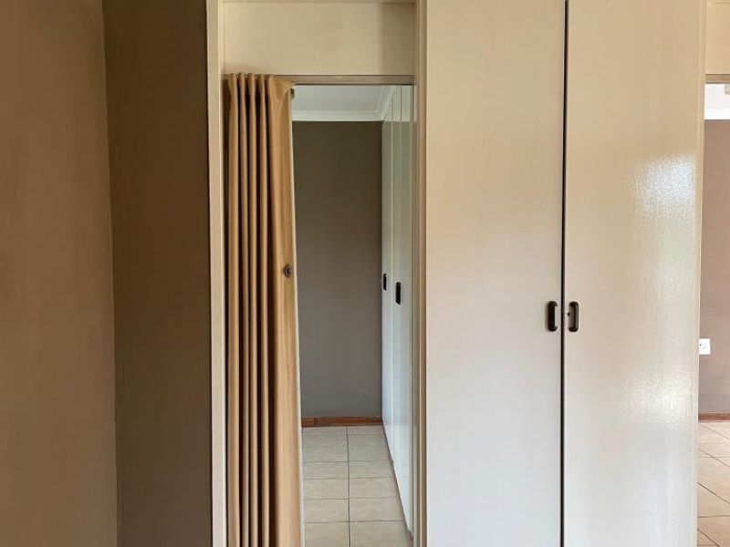 2, Weavers Jaguar Street Sunward Park - Photo 4