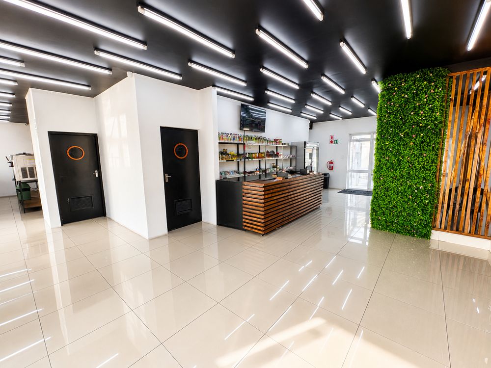 Cocktail lounge