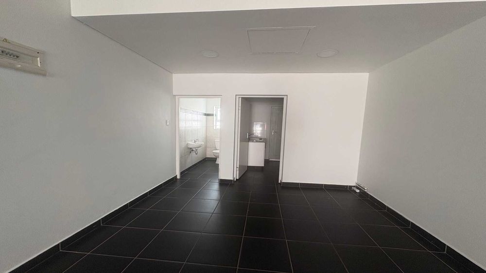 Retail space to rent Newton Park
