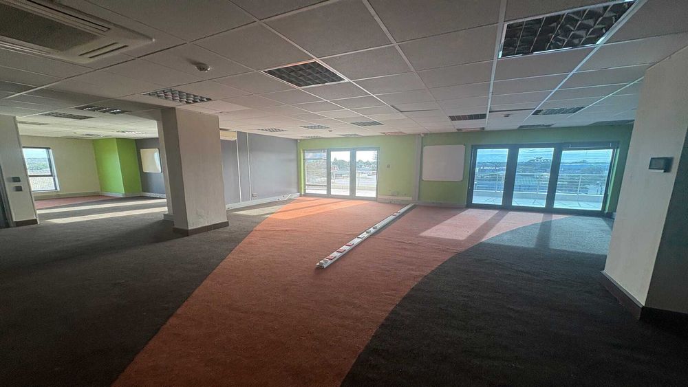 680m? office space to rent