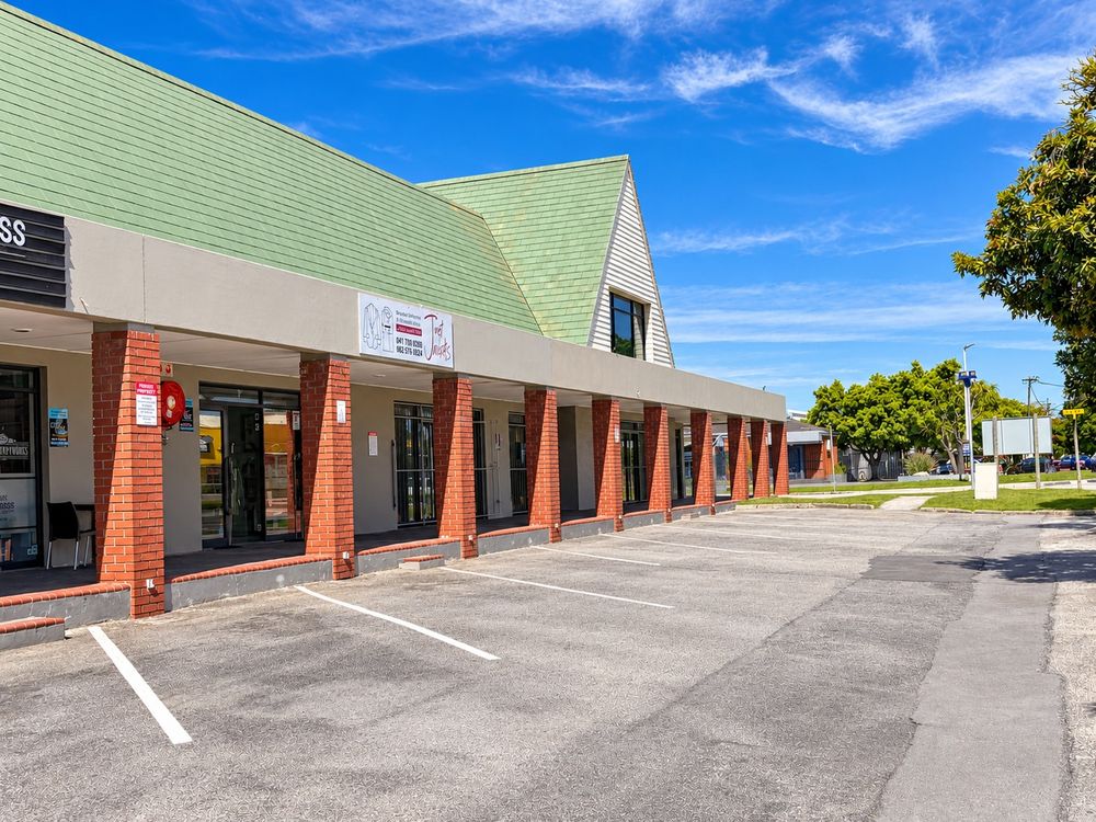 Shop to rent near Sixth Avenue Shopping Centre