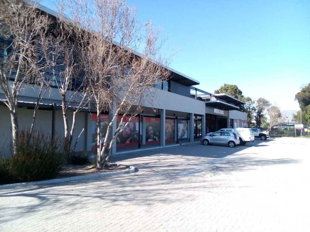 Stunning open plan commercial unit located well positioned to service Diep River, Constantia, Southern Suburbs