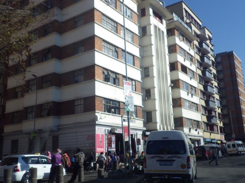 2 Bedroomed Flat in Lourenco Court - Photo 4