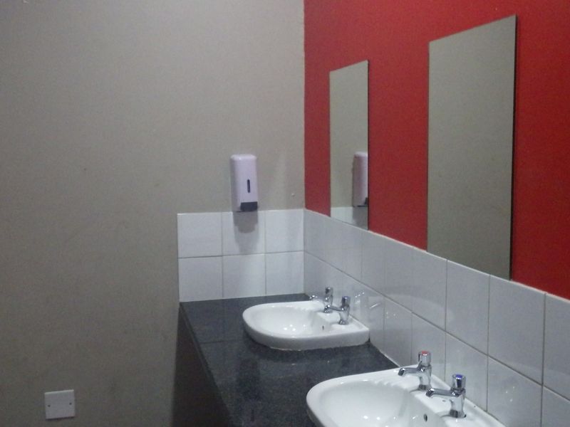 Room in Steel & Barnett Building here is a key to your happiness - Photo 4