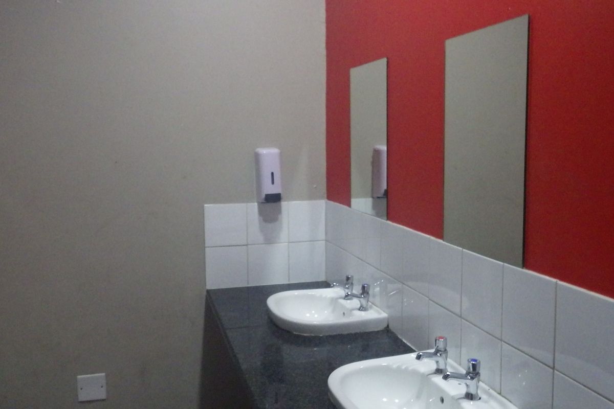 Room in Steel & Barnett Building - Photo 4