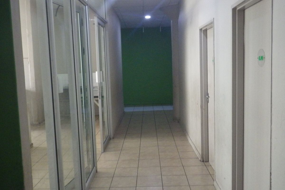 Room in Steel & Barnett Building - Photo 3