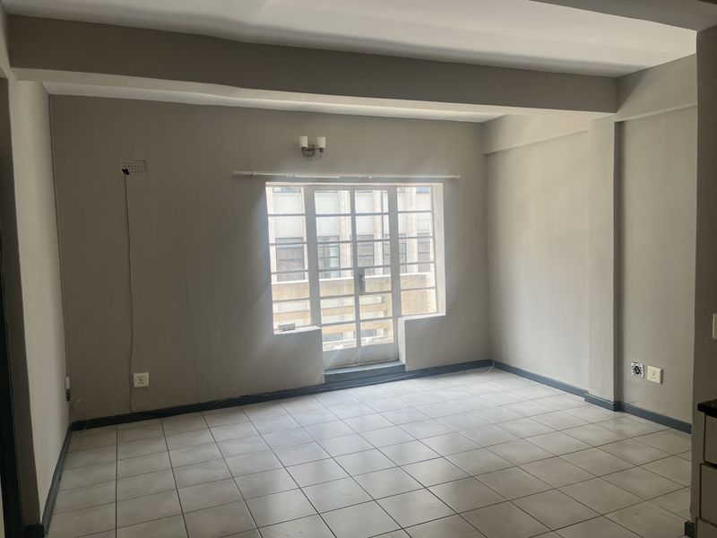 BACHELOR AVAILABLE IN TOWER HOUSE - Photo 1