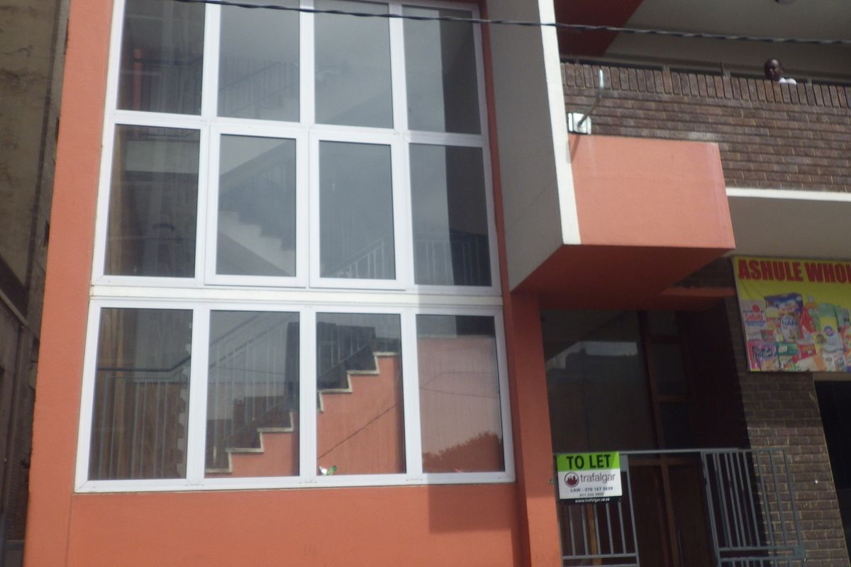 Spacious bachelor flat in the heart of the Johannesburg CBD! - Photo 2
