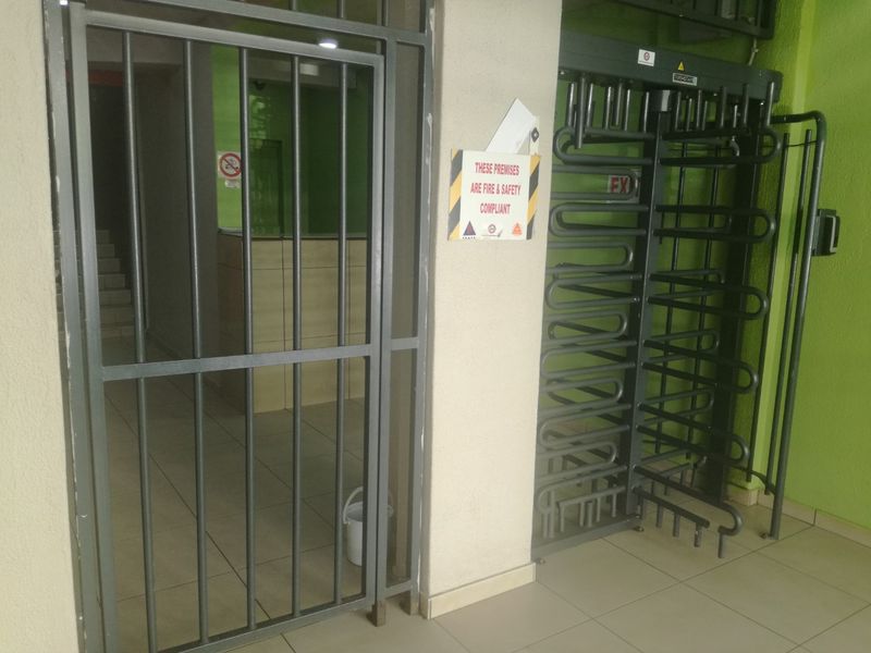 2 Bedroomed Flat in Pritchard Street,113 Pritchard Street. A place to hang your heart. - Photo 7