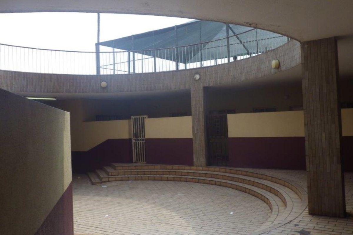 A BACHELOR UNIT IS AVAILABLE AT LINDRENE FLATS - Photo 4