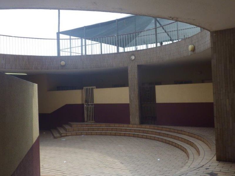 A BACHELOR UNIT IS AVAILABLE AT LINDRENE FLATS - Photo 4