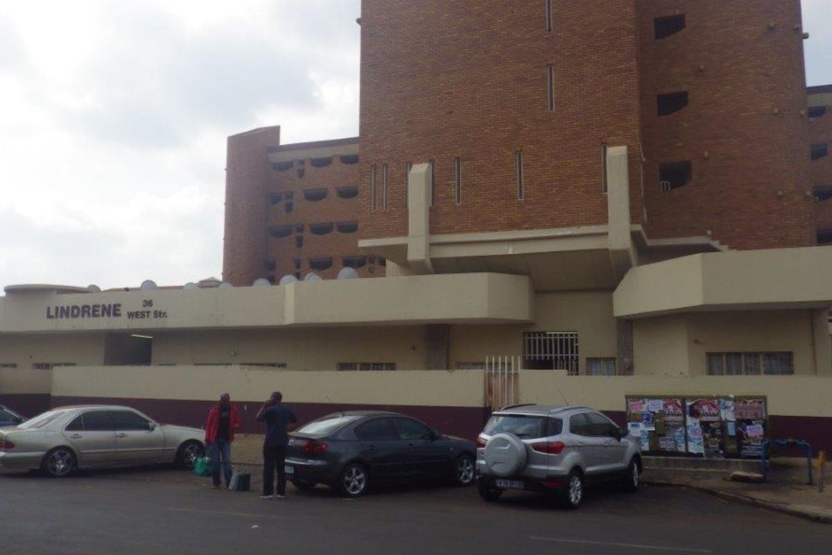 A BACHELOR UNIT IS AVAILABLE AT LINDRENE FLATS - Photo 2