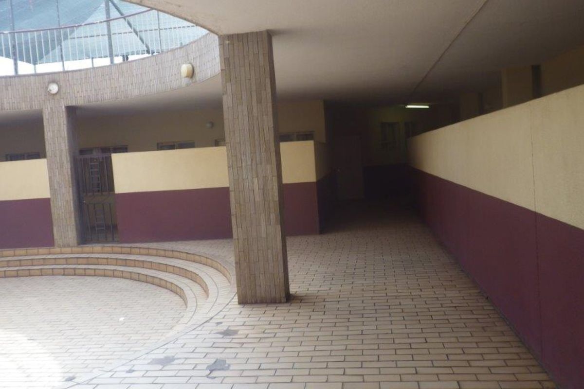 A BACHELOR UNIT IS AVAILABLE AT LINDRENE FLATS - Photo 5