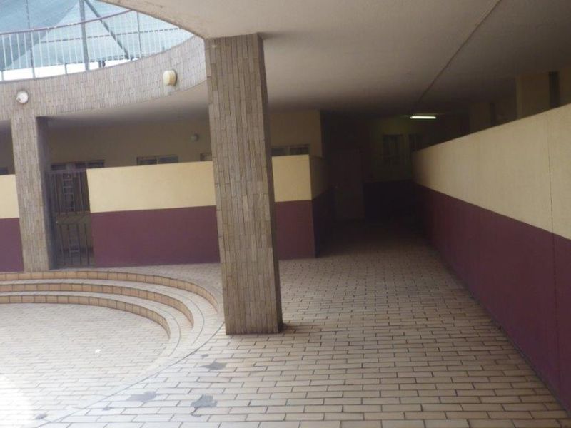 A BACHELOR UNIT IS AVAILABLE AT LINDRENE FLATS - Photo 8