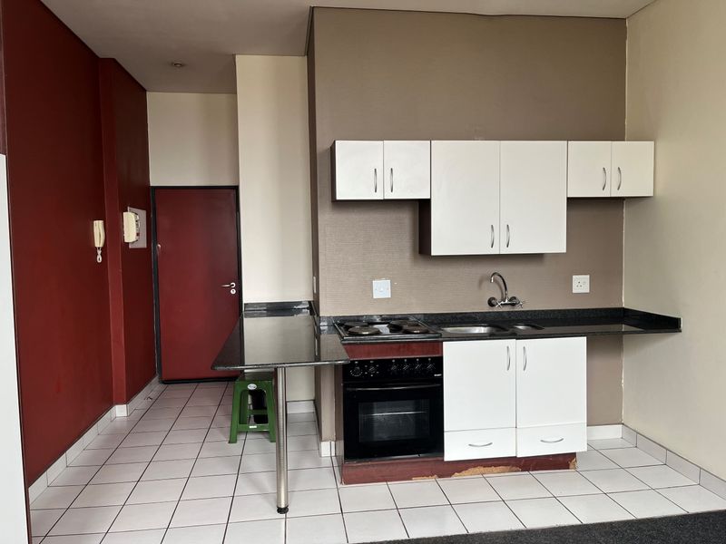 BACHELOR FLAT AVAILABLE IN COLLEGE HOUSE - Photo 1