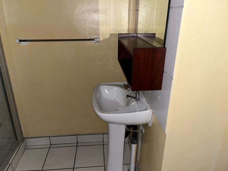 BACHELOR FLAT AVAILABLE IN COLLEGE HOUSE - Photo 9