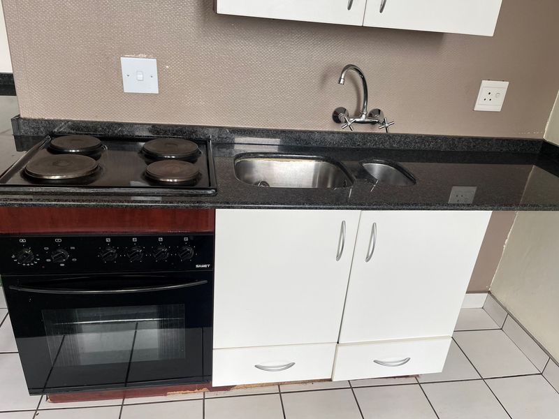 BACHELOR FLAT AVAILABLE IN COLLEGE HOUSE - Photo 6